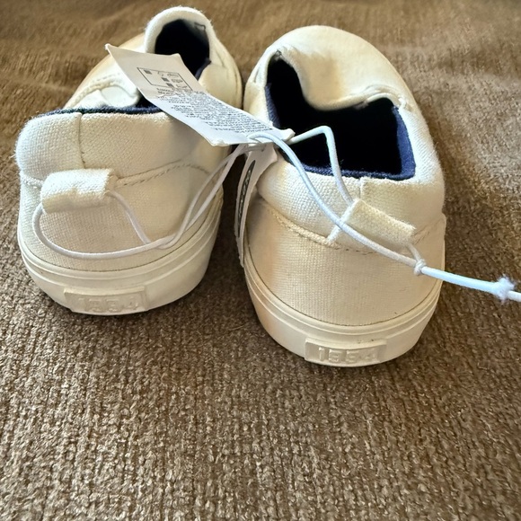 Old Navy Brand, White Slip-On Sneakers, Little Boys size 11, NWT - Picture 4 of 10
